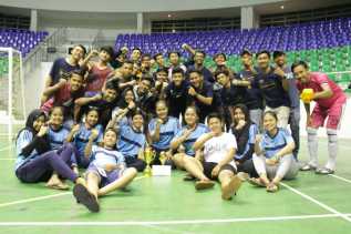 Tim Futsal UIR Boyong Dua Piala di Turnamen SPECS