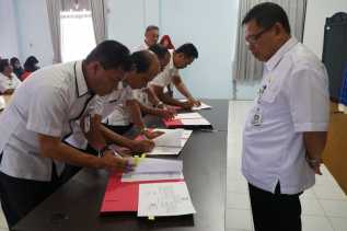 Pejabat Administrator dan Pejabat Pengawas Inspektorat Bengkalis Tandatangani Pakta Integritas