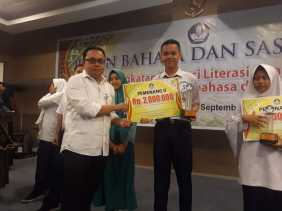 Siswa SMPN 7 Pekanbaru Juara 2 Lomba Pidato Bulan Bahasa Tingkat SMP se-Riau