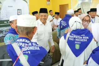 Bupati Kab.Siak sambut Kepulangan Jamaah Haji  Asal Kab.Siak di Pekanbaru