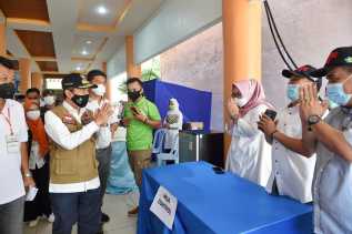 Gubernur Riau Apresiasi Pelaksanaan Vaksinasi Massal di Kab.Bengkalis