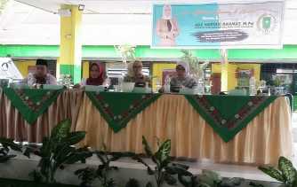 Reses di SMAN 7 Pekanbaru, Ade Hartati: Banyak SMA-SMK Belum Tersentuh Kebijakan Pemprov Riau