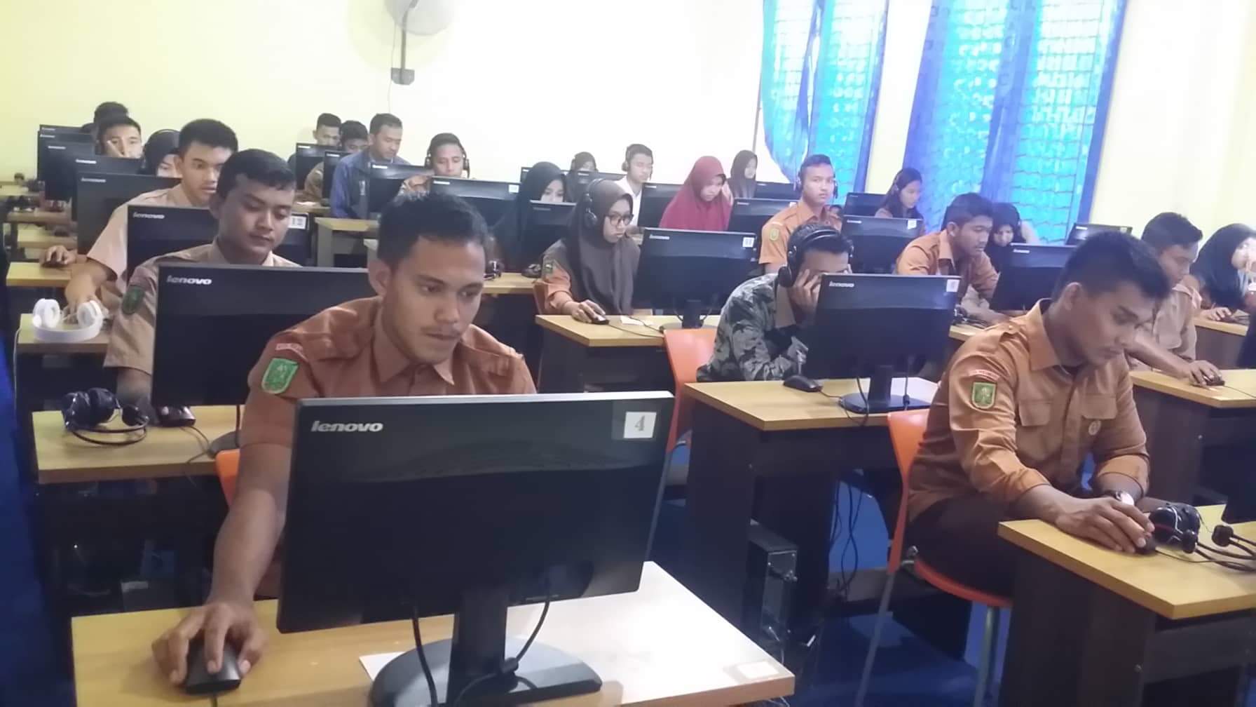 151 Siswa SMAN Olah Raga Provinsi Riau Ikut Try Out Berbasis Komputer