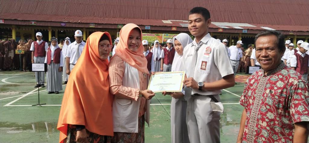 Abdullah Habib Pimpin OSIS SMAN 7 Pekanbaru, Nurhafni: Jadilah Pribadi yang Rendah Hati dan Panutan