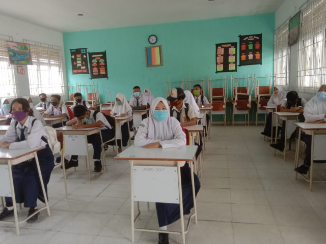 Hari Pertama PTM SMPN 42 Pekanbaru Berjalan Lancar, 97 Persen Setuju Untuk Sekolah