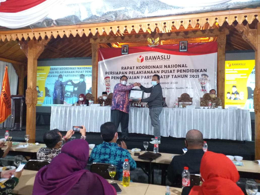 Bawaslu Riau Raih Penghargaan Upload Siwaslu Terbaik Nasional Tahun 2020