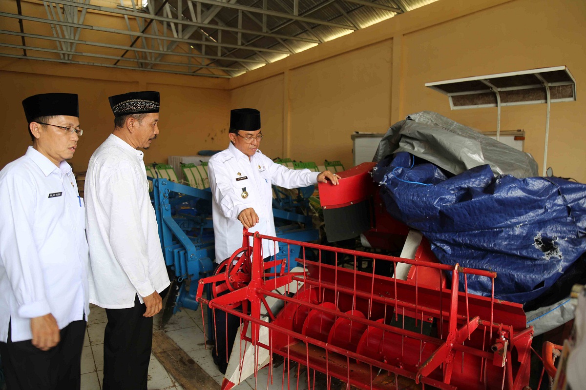 Tinjau Alat Berat di Desa Tanjung Siantar, HM Wardan Sayangkan Kondisi Alat Berat Tidak Terawat