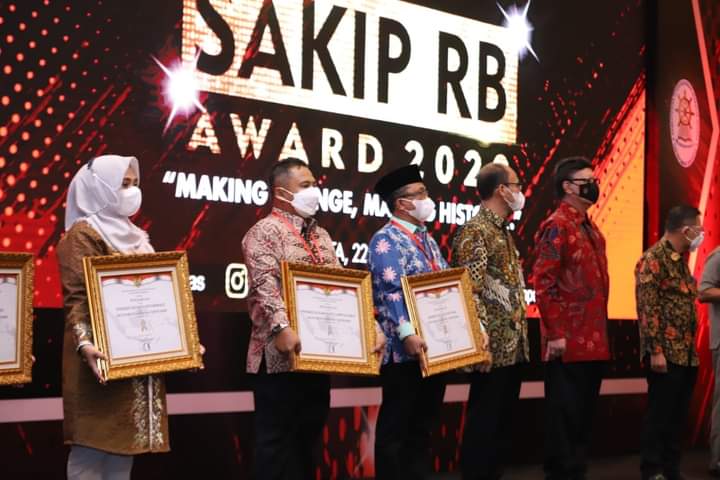 Raih Predikat B,Pemkab Siak Terima Penghargaan SAKIP Award Dari Kemenpan RB.