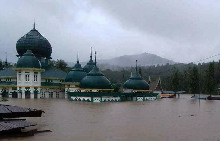 Banjir Landa Kabupaten Lima puluh Kota, Jalur Sumbar-Riau Putus