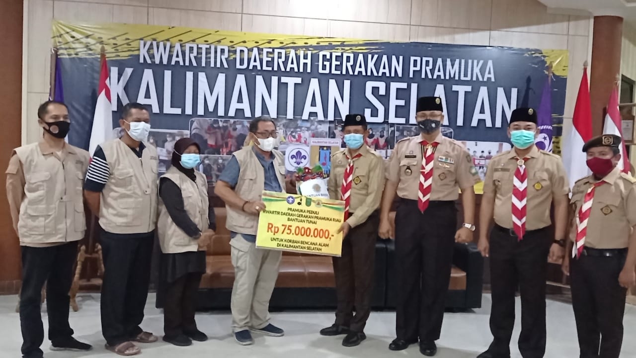 Kwarda Riau serahkan bantuan bencana ke Kwarda Kalimantan Selatan