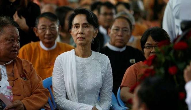Pembantaian Rohingya, Aung San Suu Kyi Dikecam