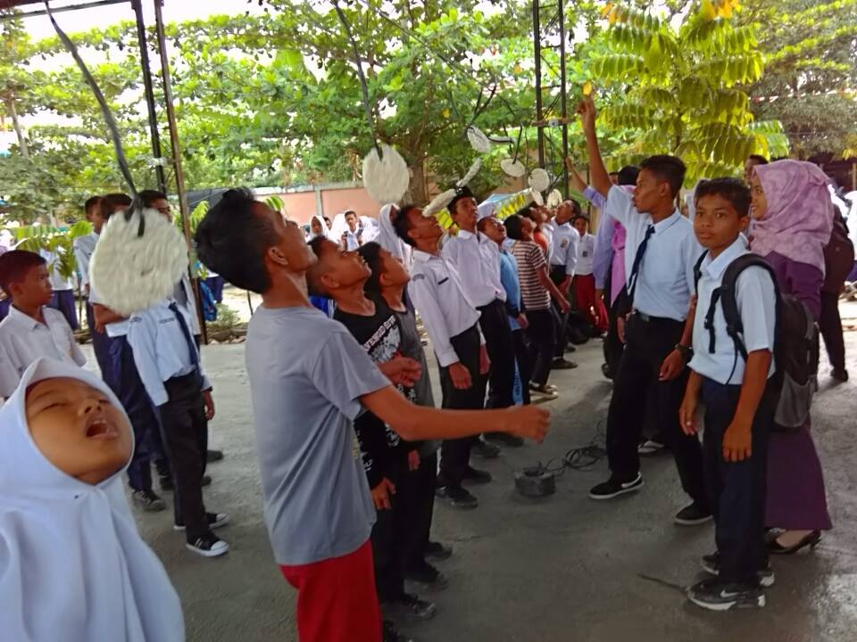 Gelar Lomba Rakyat, SMP Telkom Pekanbaru Tumbuhkan Semangat Nasionalisme