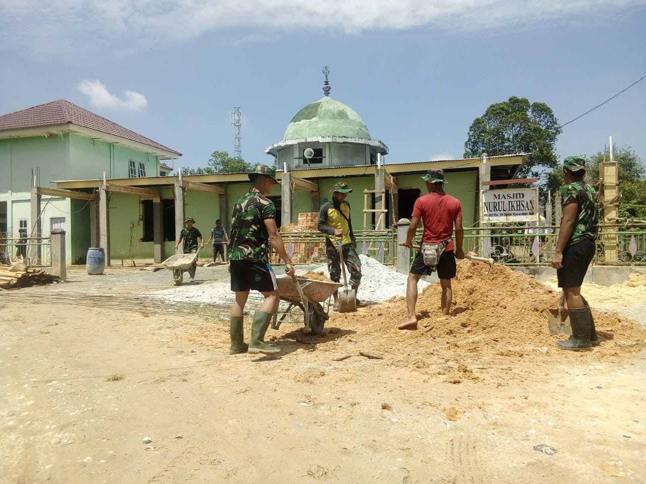 TMMD ke-103, Kodim 0301/Pekanbaru Rehab Masjid di Kelurahan Tuah Negeri