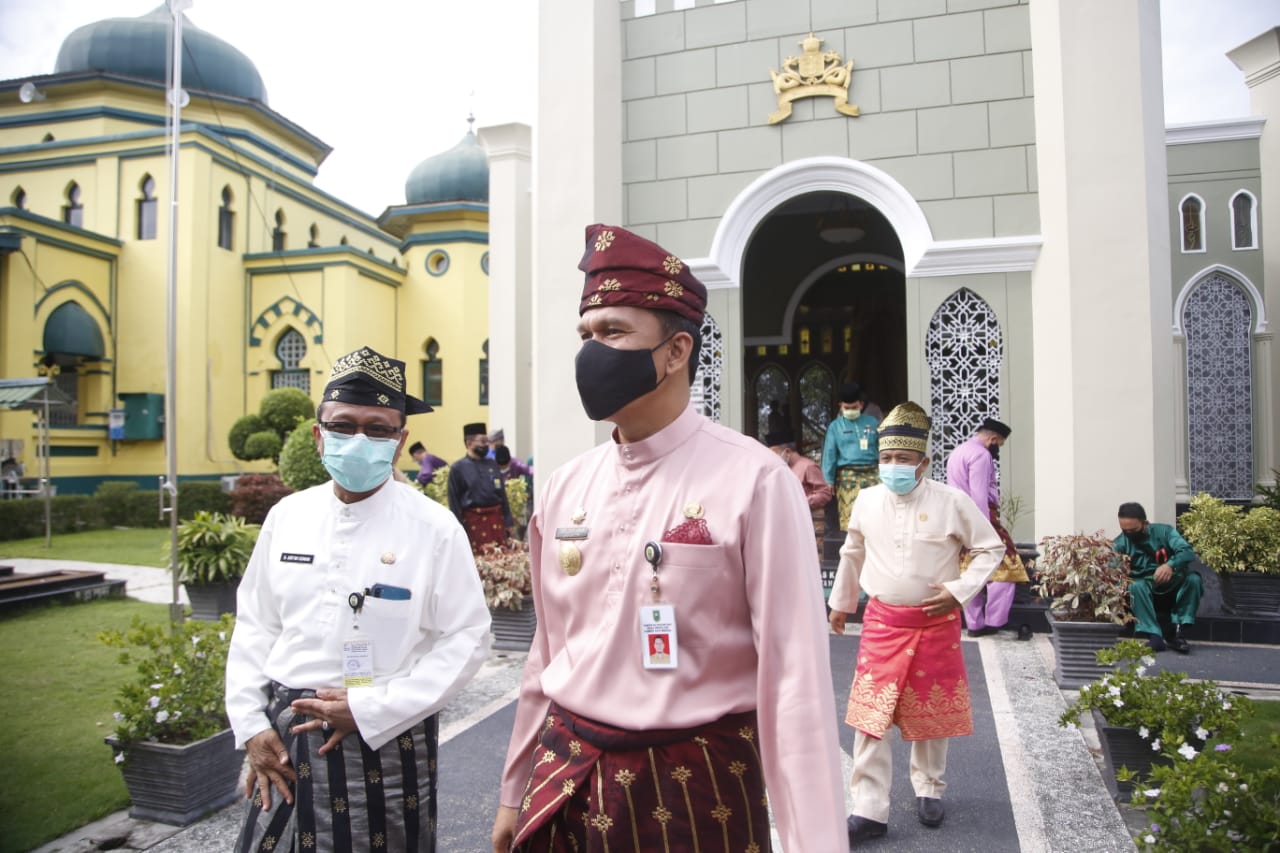 Ziarah Makam Sultan Syarif Kasim II.Pjs Bupati Siak, Mari Kita Ambil Suri Tauladan Perjuangan Beliau