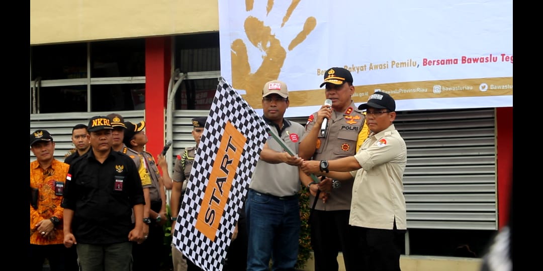 Kapolda Bersama Ketua Bawaslu Riau Lepas Tim Patroli Money Politik dan Pengawasan Masa Tenang Pemilu