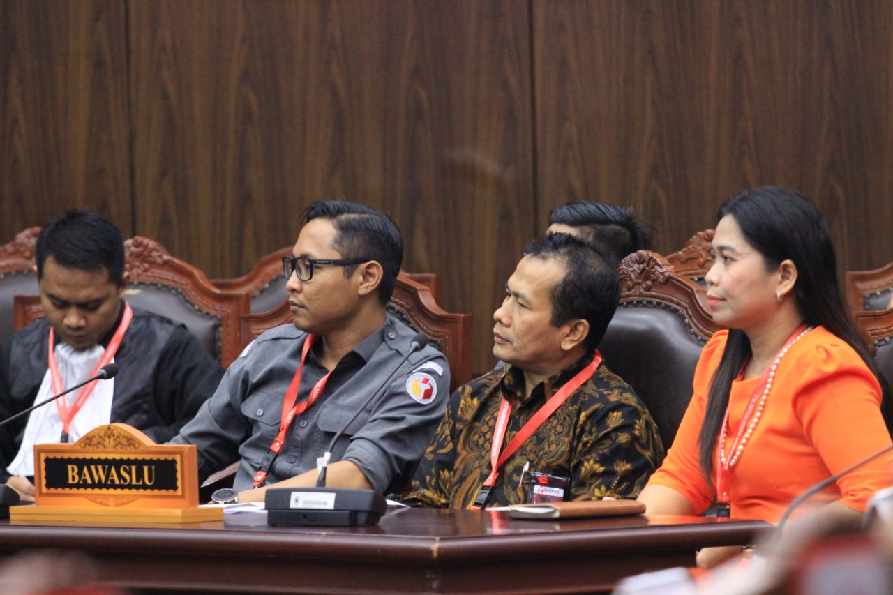 MK Tolak Perkara PHPU Nasdem dan PDIP dari Riau