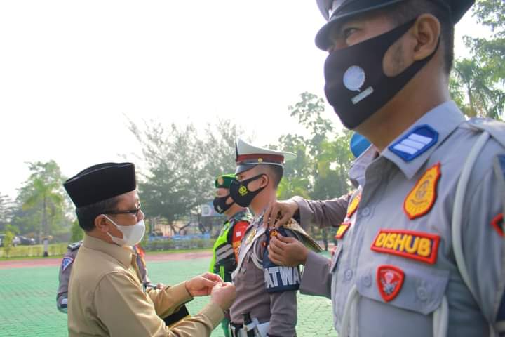 Sekdakab Siak,Inspektur pelaksanaan Apel Gelar Pasukan Ops Ketupat 2021 di Polres Siak