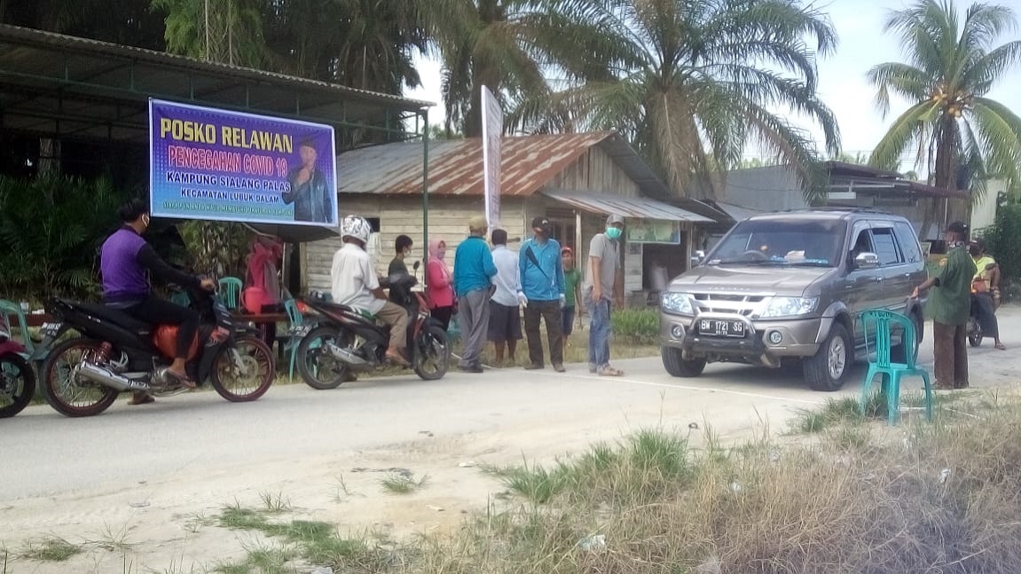 Desa di Kab.Siak Dirikan Posko Percepatan Penanganan Covid-19 di Pintu Masuk Kampung