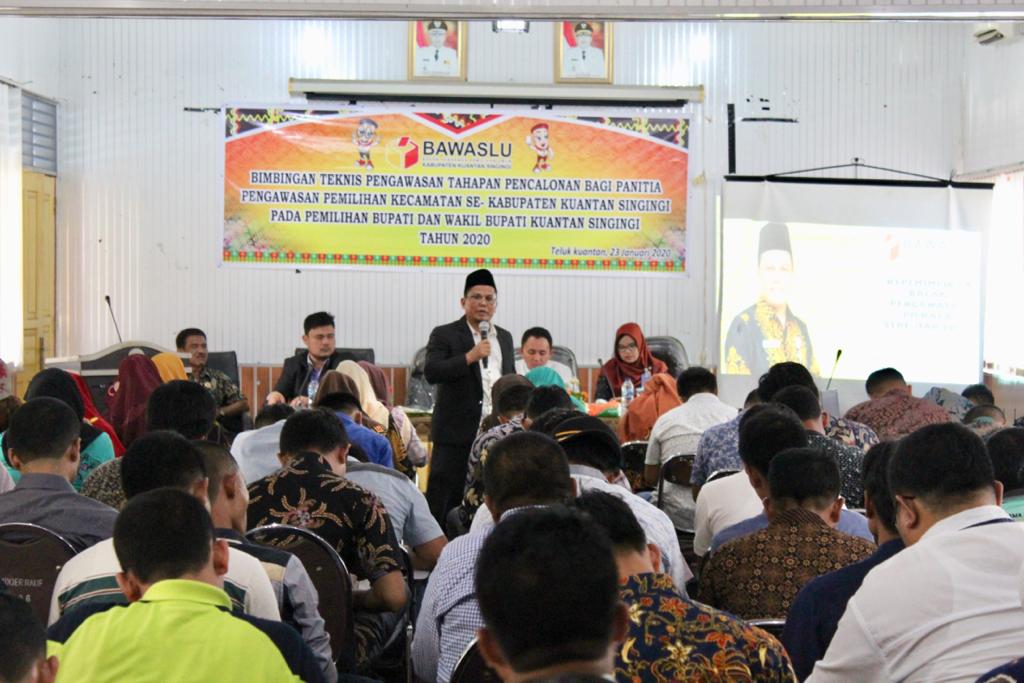 Hadapi Tahapan Pencalonan Bupati/ Walikota, Ketua Bawaslu Riau Motivasi Panwascam di Kuansing