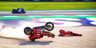 Tergelincir Dalam Balapan Sprint, Marc Marquez Kena Soraki Penonton Italia di Tribun Misano
