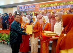 562 Siswa SMK Keuangan Pekanbaru Diserahkan ke Orangtua. Ini Pesan Ketua Yayasan