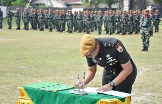 Pimpinan DPRD Kota Pekanbaru Hadiri Upacara Sertijab Komandan Arhanud 13/PBY