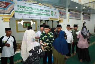 Baznas dan Wabub Kab.Siak distribusi Zakat Konsumtif Tahap II kepada Mustahik di Kec.Koto Gasib