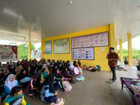 Bawaslu Pekanbaru Kenalkan Lembaga kepada Siswa Baru SMAN 18