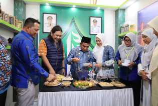 Stan Bazar Kabupaten Siak di Kongres VI JKPI 2024 Banjarmasin Menarik Perhatian Pengunjung