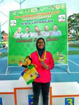 Farah Judith Siswa SMAN 8 Pekanbaru Raih Medali Perunggu Cabor Tenis Lapangan di Porprov Riau ke-IX