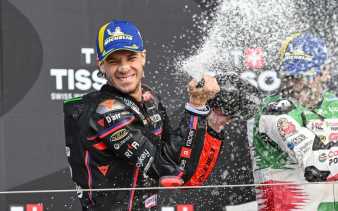 Oli Berceceran di Sirkuit Silverstone, Race Diulang dan Dimenangkan oleh Marco Bezzecchi