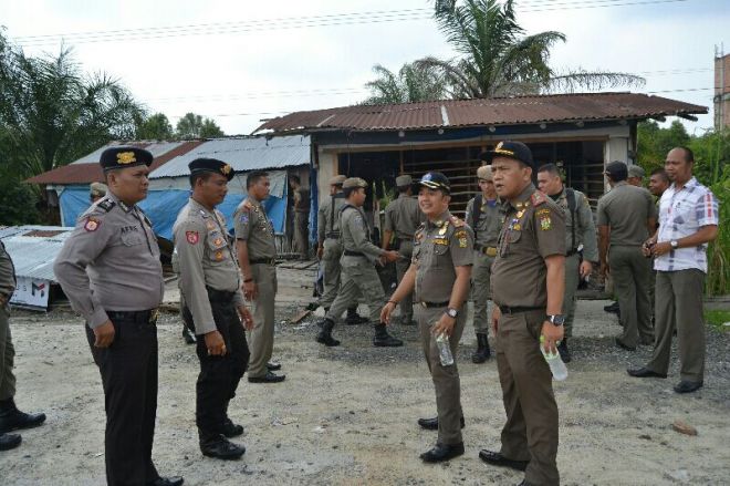 Tim Yustisi Kampar Kembali Tertibkan Pedagang dan Bangunan Liar