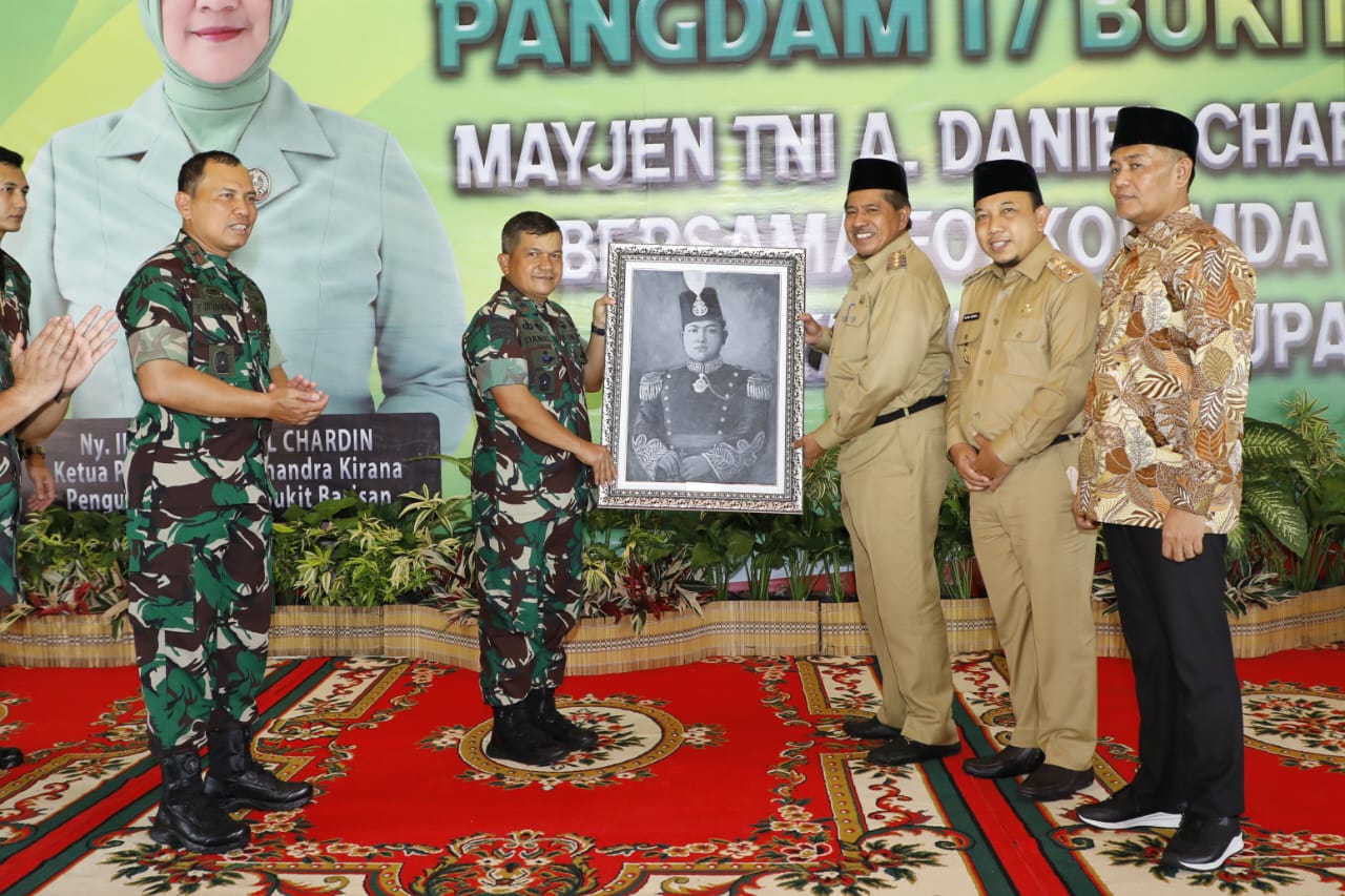 Bupati Kab.Siak Sambut Kunjungan Kerja Pangdam I/BB Mayjen TNI Ahmad Daniel Chardin di Siak