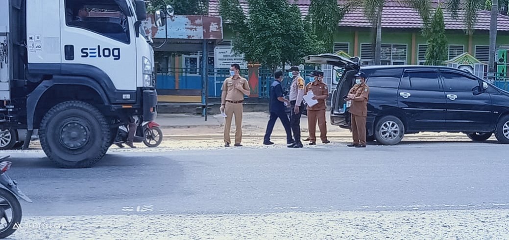 Upaya Penanganan Penyebaran Covid-19, Kec.Lubuk Dalam, Kab.Siak Berikan 1000 Masker untuk Masyarakat