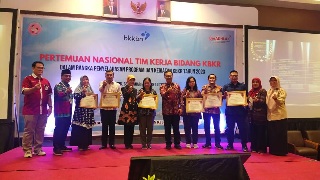 Perwakilan BKKBN Provinsi Riau Meraih Penghargaan Pelayanan KB Awal Tahun 2023