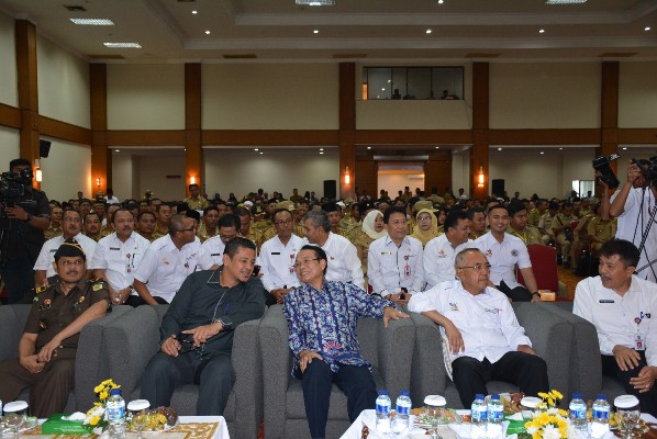 Pimpinan DPRD Riau Hadiri Rapat Kerja Pemerintah Desa