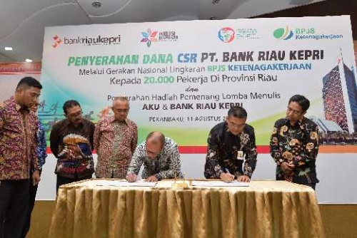 Bank Riau Kepri Salurkan Dana CSR kepada 20 Ribu Tenaga Kerja