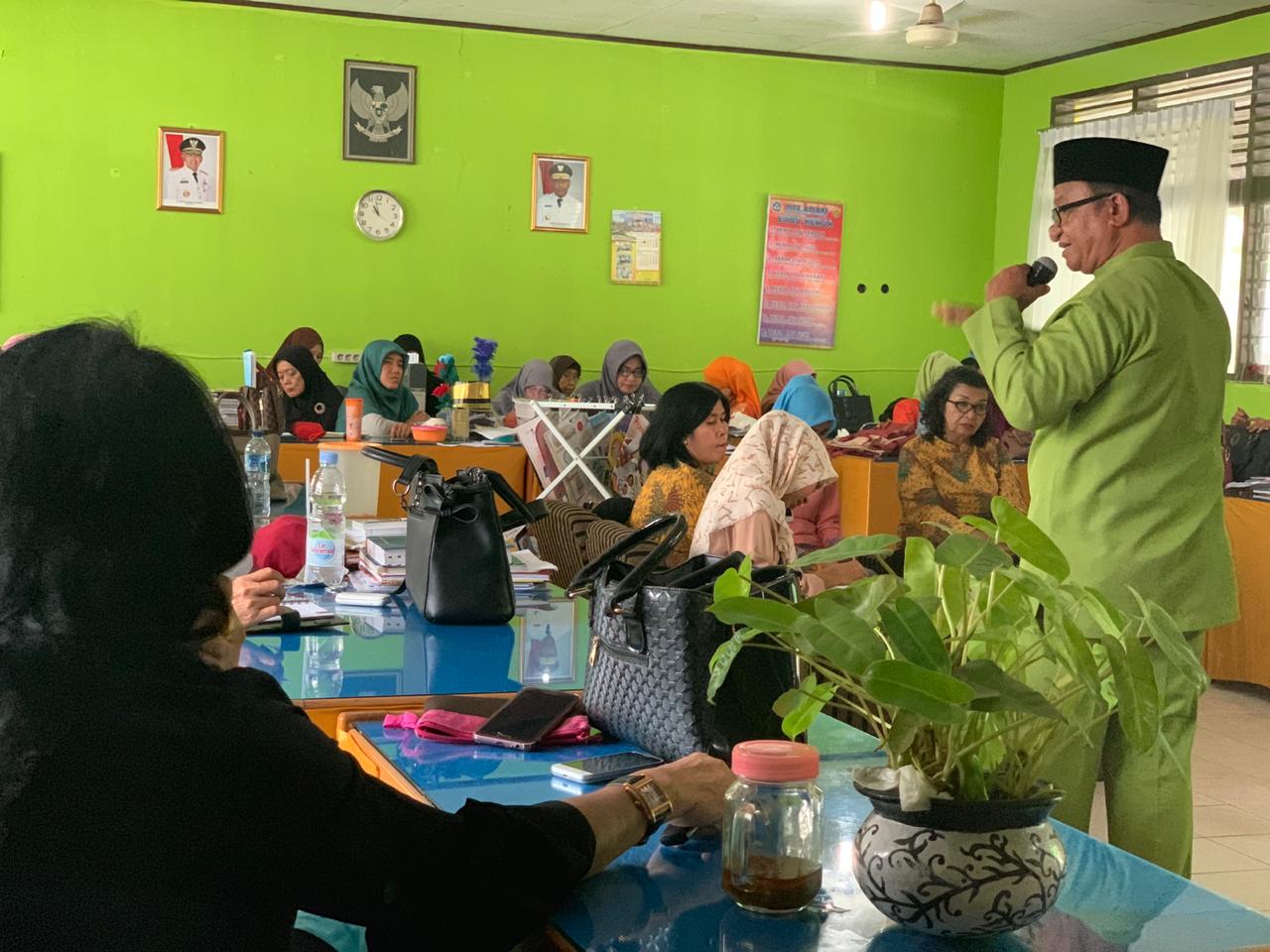 Meningkatkan Profesionalisme Guru, Pengawas Pembina Lakukan Supervisi Manajerial di SMAN 7 Pekanbaru