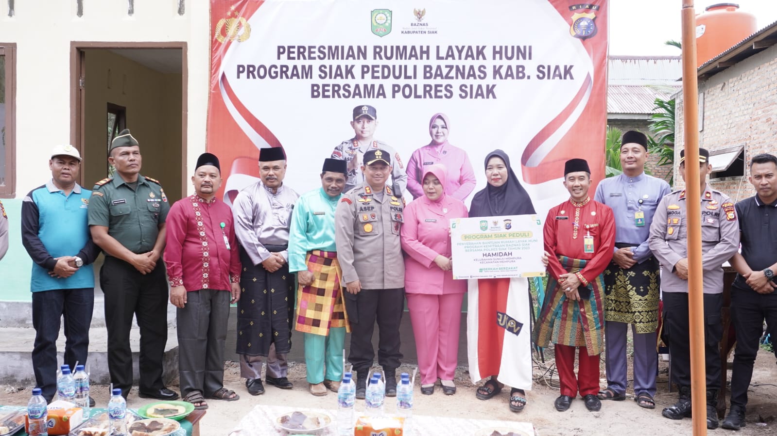 Penyerahan Bantuan Rumah Layak Huni (RLH) Program Baznas Siak dan Polres Siak