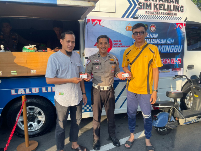 Satlantas Polresta Pekanbaru Layani Perpanjangan SIM di CFD Jln Sudirman, 34 Warga Terlayani