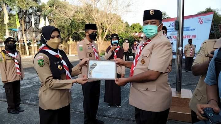 Peringatan Hari Pramuka ke 60,Bupati Kab.Siak Terima Penghargaan Lencana Pancawarsa IV