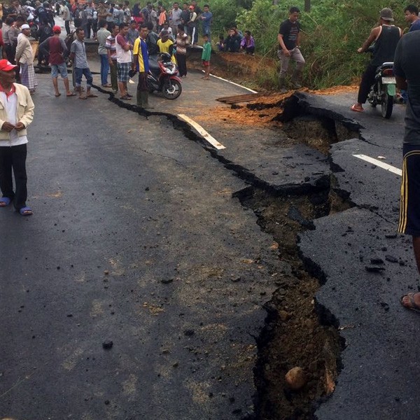 Jalan Lintas Menuju Kawasan Wisata Candi Muara Takus Ambrol