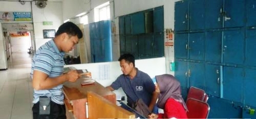 Gadis Ini Teriak 'Aku Sayang Kamu Mas' saat Disidik Polisi