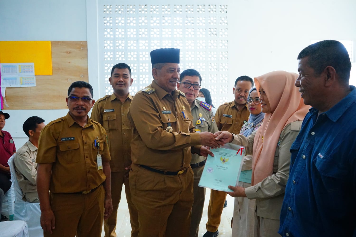 Masyarakat di Dua Kampung di Kec.Koto Gasib,Kab.Siak terima Sertifikat Program Tora