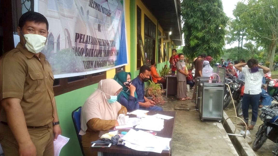 Masyarakat Kec.Kerinci kanan Kab.Siak Datang ke Paso Dukcapil Guna Pengurusan Dokumen Kependudukan