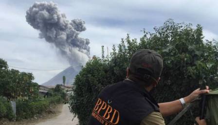 Hari Ini, Gunung Sinabung Tiga Kali Meletus Disertai Gempa