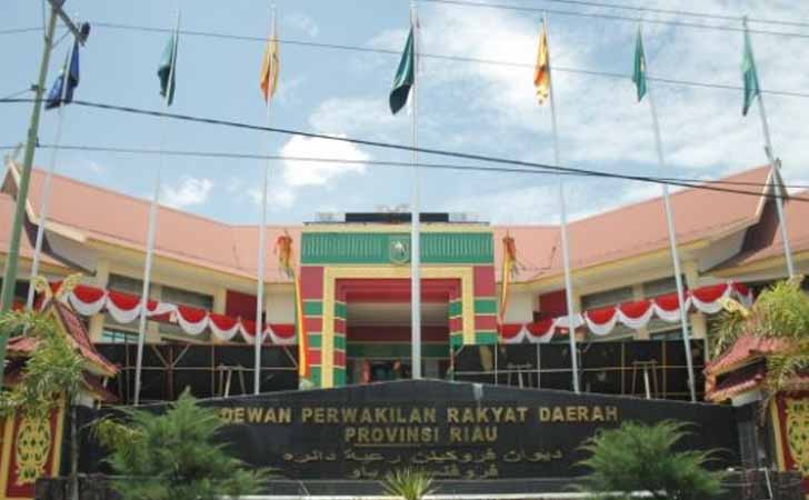 65 Anggota DPRD Riau Masuki Masa Reses