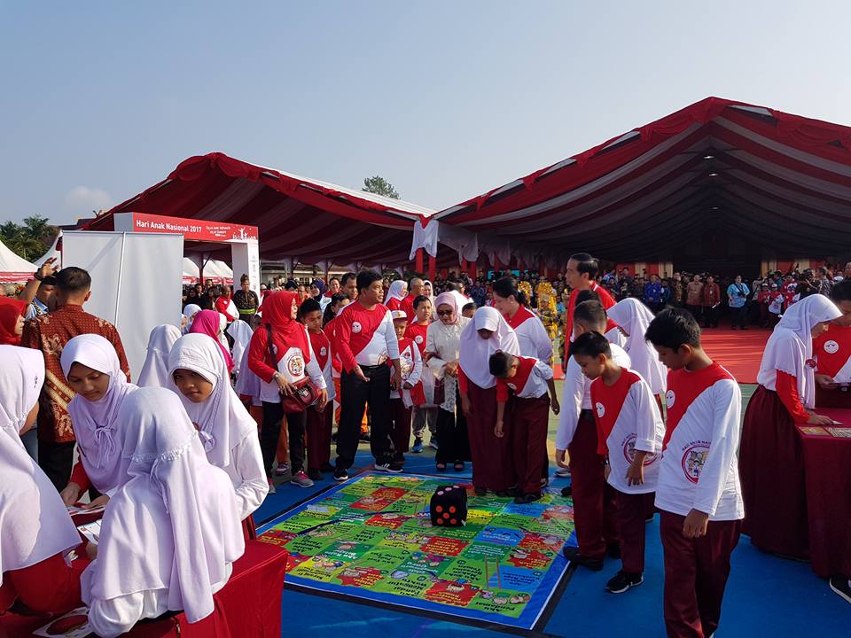 Aksi Unik Jokowi di Hari Anak Nasional di Pekanbaru