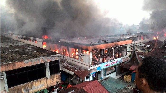 Pasar Atas Bukittinggi Sumbar Dilalap Api