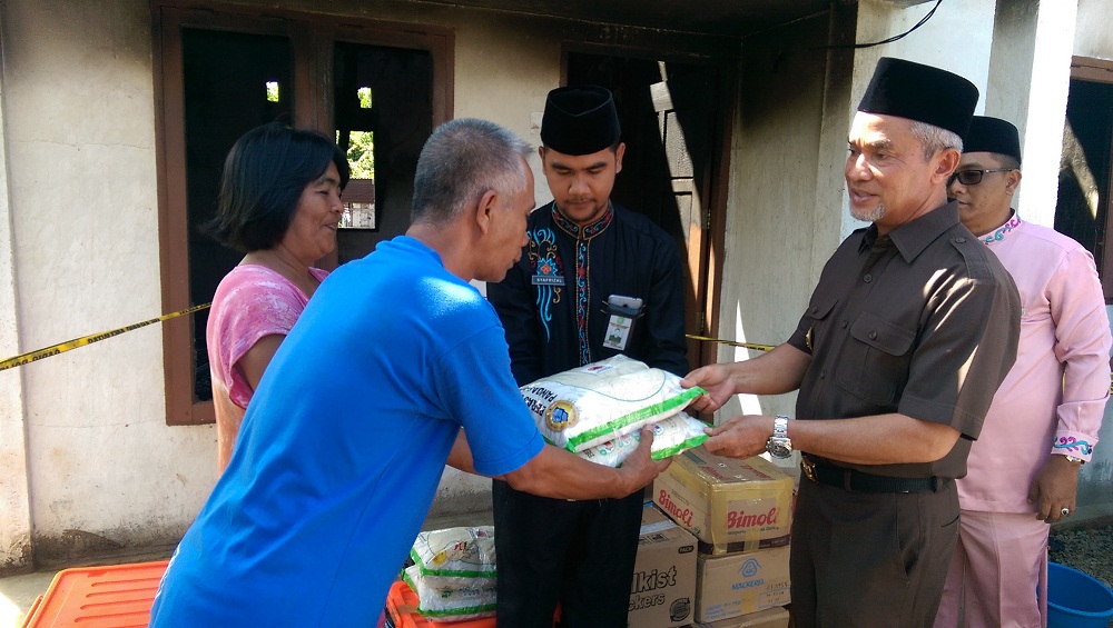 Wabup Kepulauan Meranti Tinjau Lokasi Kebakaran di Gelora, Ucap Bela Sungkawa Sekaligus Serah Bantua